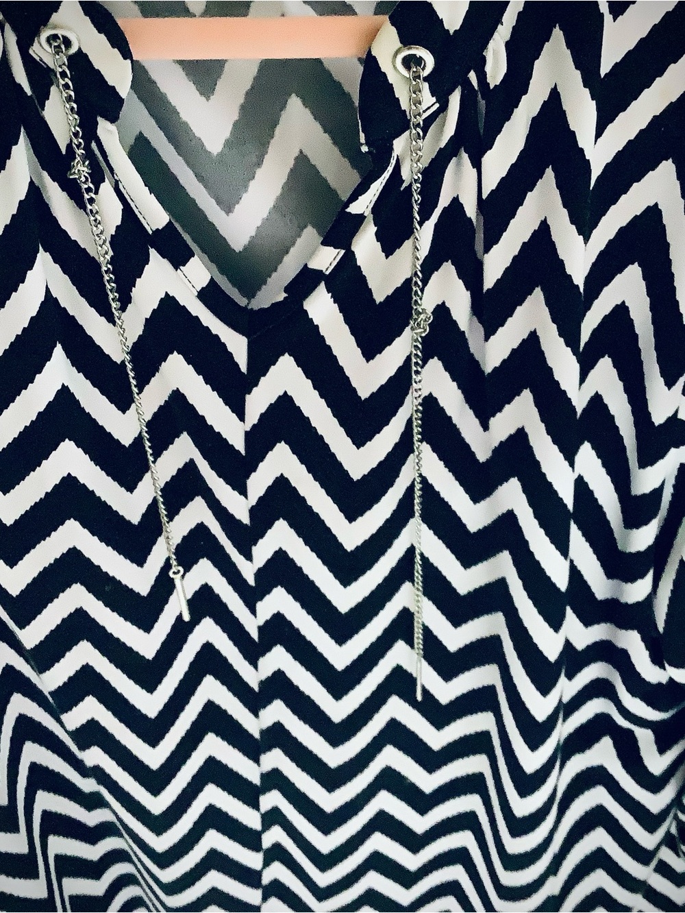 Black & White Chevron V-Neck Top
